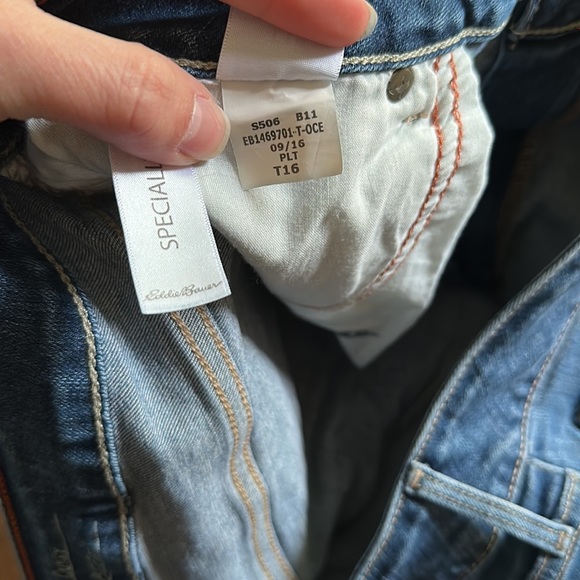 Eddie Bauer Curvy Bootcut - Picture 6 of 7